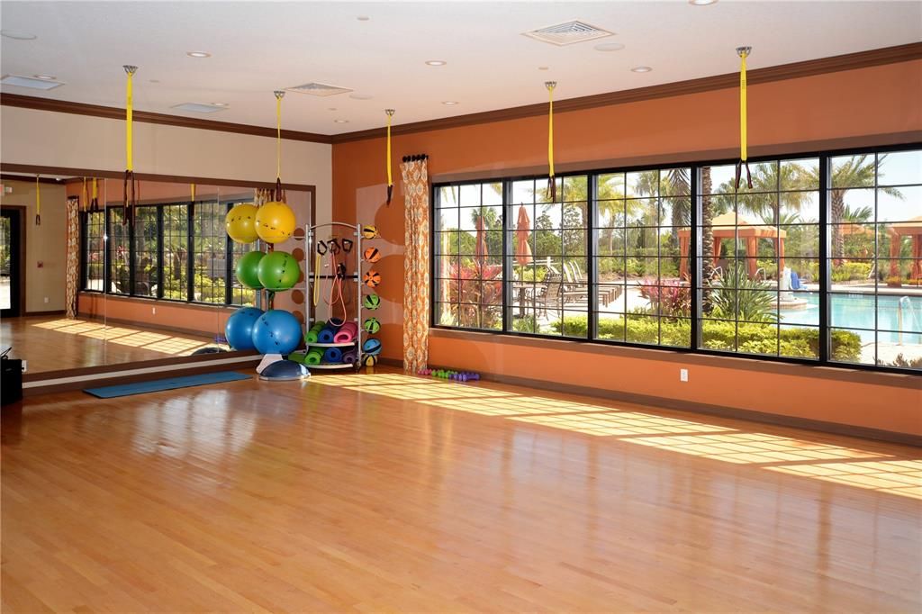 Activo con contrato: $640,000 (3 camas, 3 baños, 2437 Pies cuadrados)