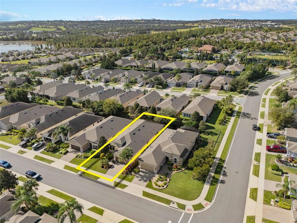 Activo con contrato: $640,000 (3 camas, 3 baños, 2437 Pies cuadrados)