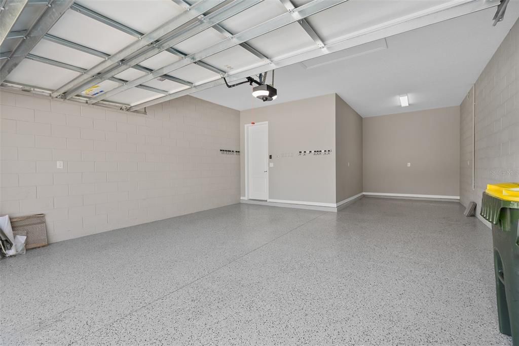 Activo con contrato: $640,000 (3 camas, 3 baños, 2437 Pies cuadrados)