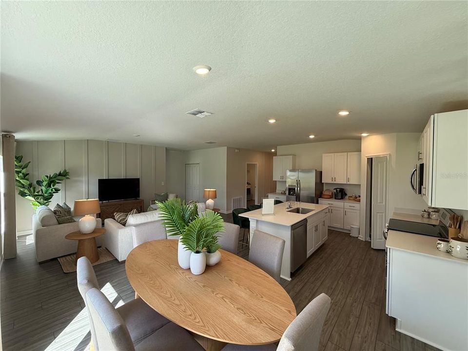 For Rent: $2,225 (4 beds, 2 baths, 1824 Square Feet)