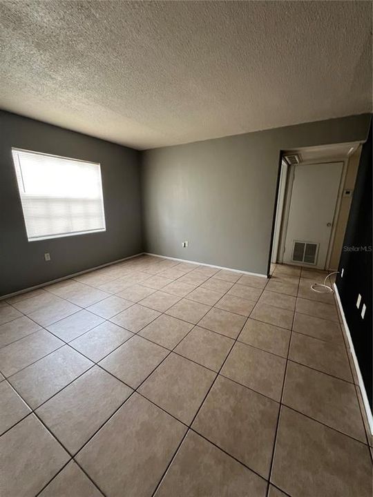 For Rent: $1,095 (2 beds, 1 baths, 650 Square Feet)