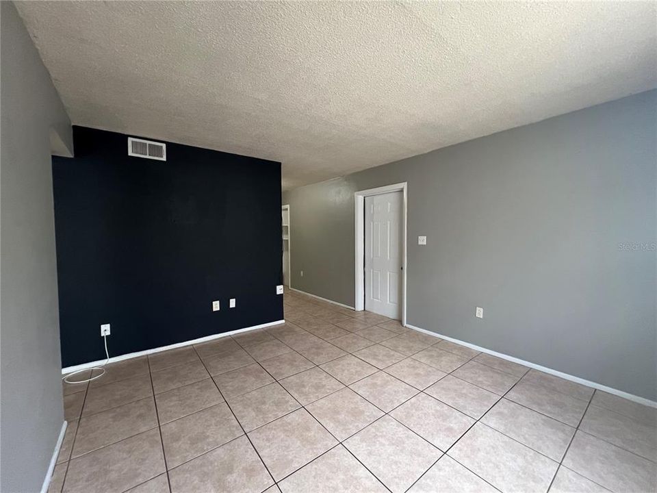 For Rent: $1,095 (2 beds, 1 baths, 650 Square Feet)
