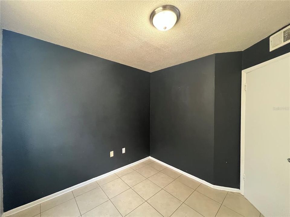 For Rent: $1,095 (2 beds, 1 baths, 650 Square Feet)