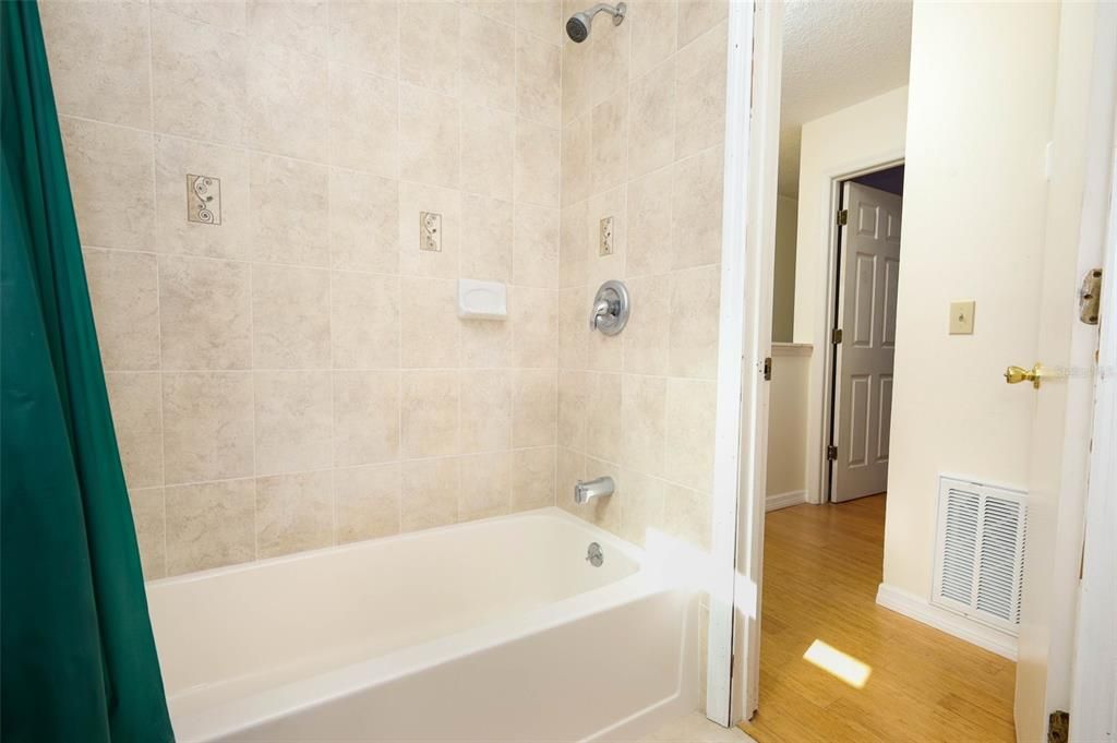 待售: $430,000 (3 贝兹, 2 浴室, 1460 平方英尺)