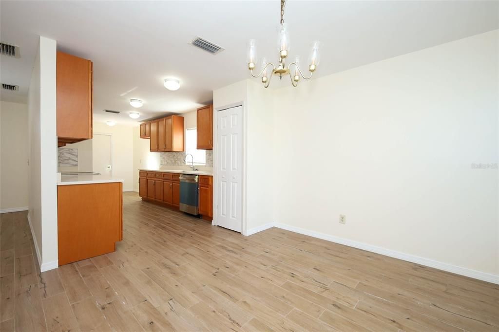 待售: $430,000 (3 贝兹, 2 浴室, 1460 平方英尺)