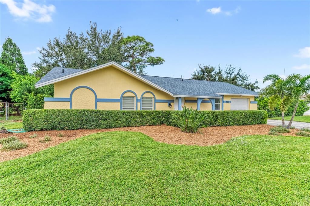 For Sale: $400,000 (3 beds, 2 baths, 1116 Square Feet)