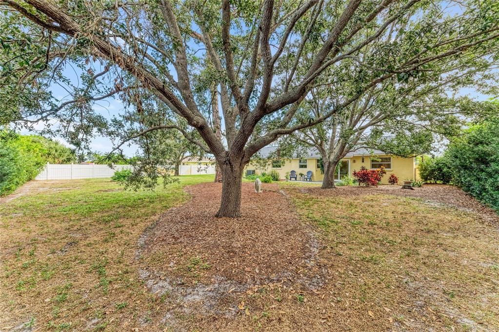 For Sale: $400,000 (3 beds, 2 baths, 1116 Square Feet)