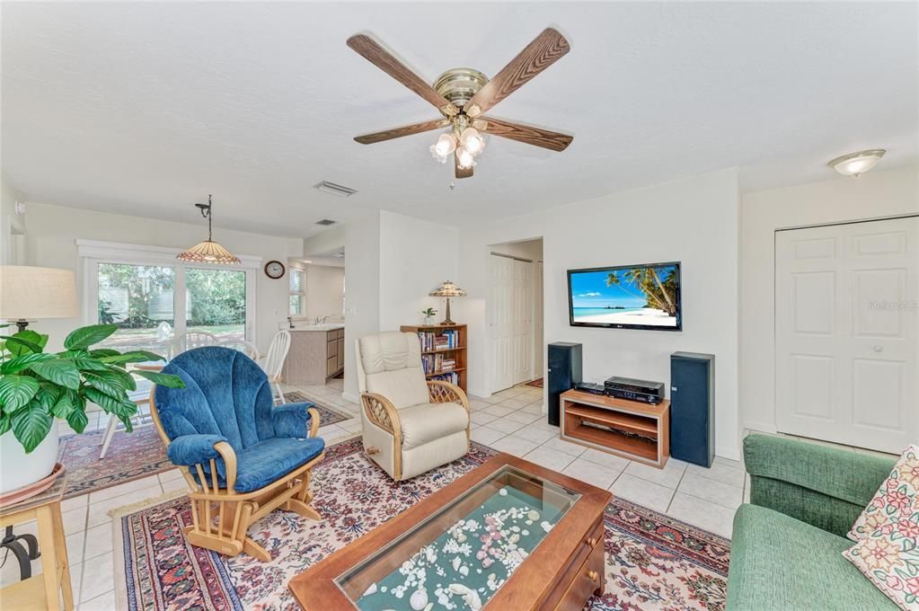 For Sale: $400,000 (3 beds, 2 baths, 1116 Square Feet)