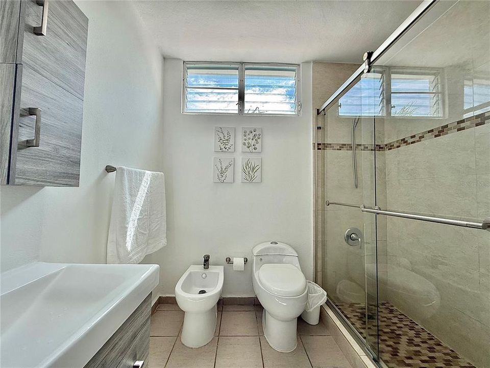 Active With Contract: $310,000 (4 beds, 2 baths, 1687 Square Feet)