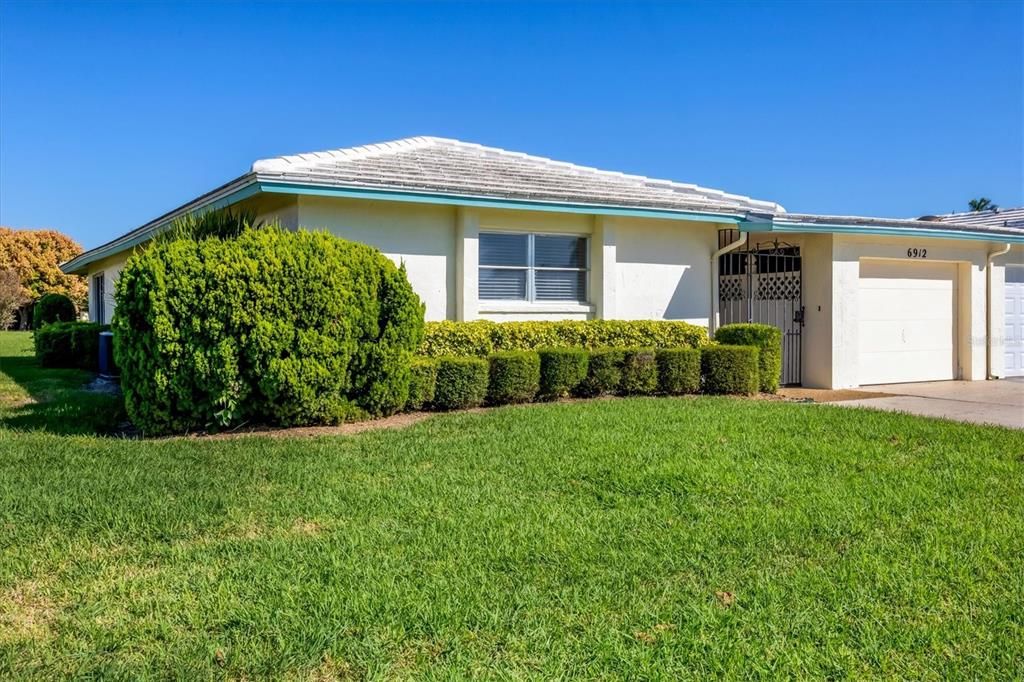 For Sale: $242,500 (2 beds, 2 baths, 1657 Square Feet)