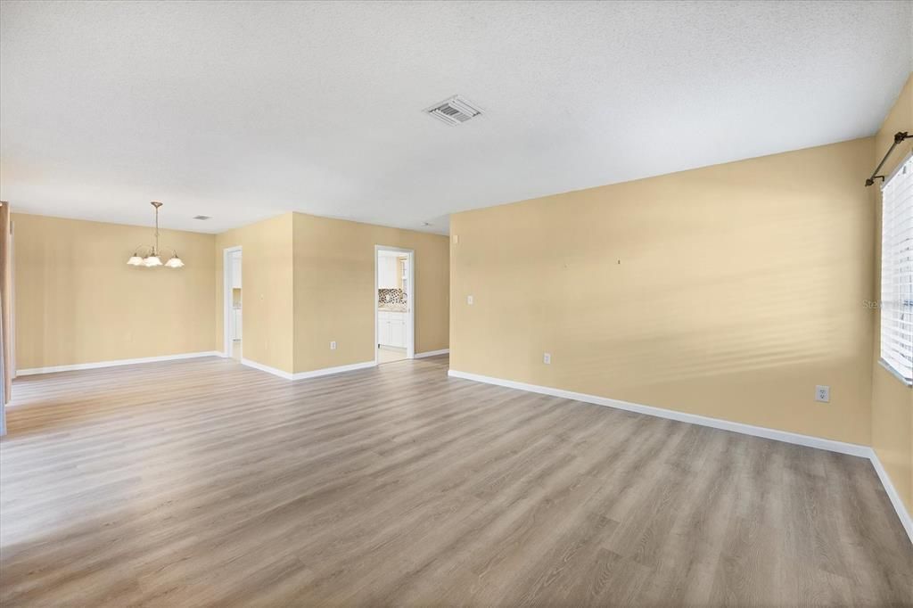 For Sale: $242,500 (2 beds, 2 baths, 1657 Square Feet)