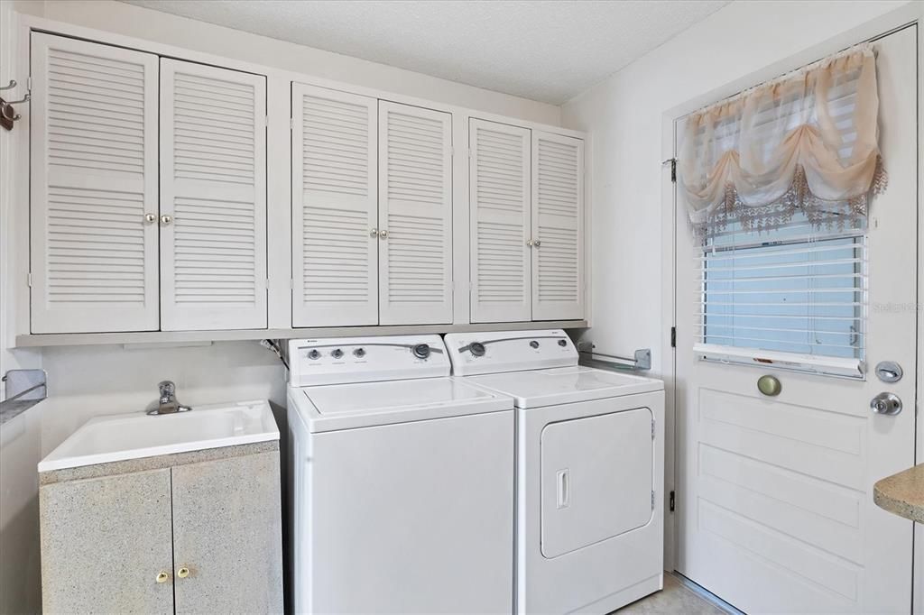 For Sale: $242,500 (2 beds, 2 baths, 1657 Square Feet)