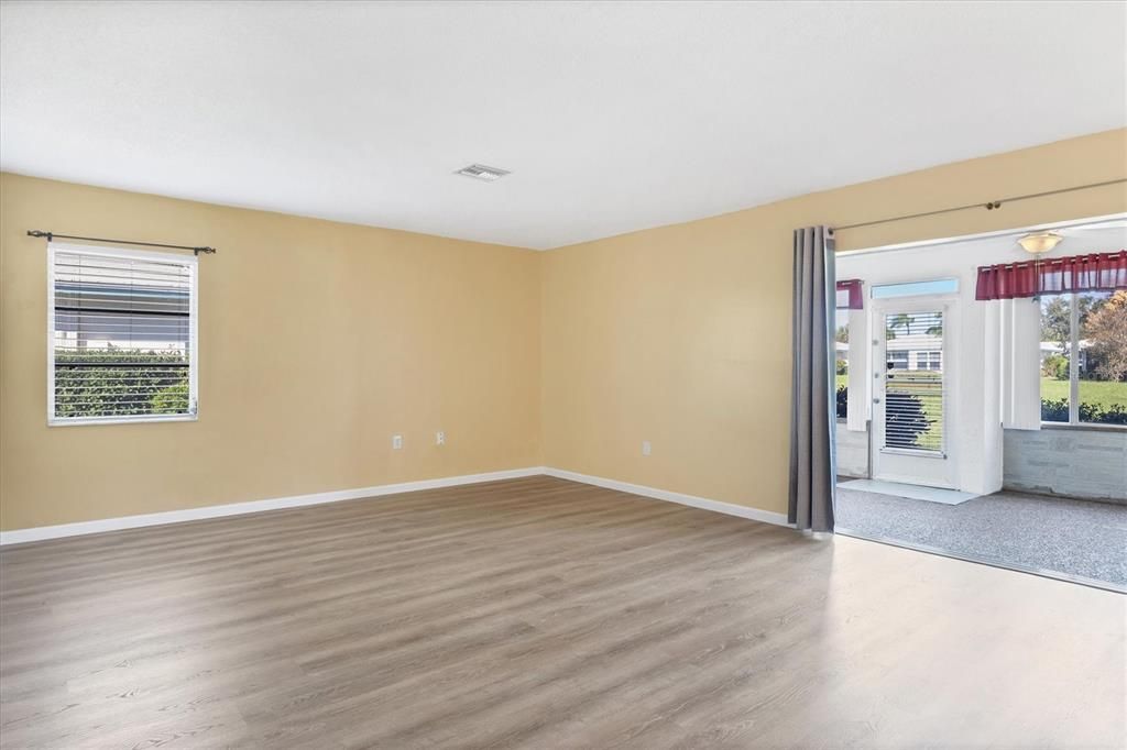 For Sale: $242,500 (2 beds, 2 baths, 1657 Square Feet)