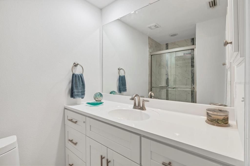 В аренду: $6,000 (2 спален, 2 ванн, 1034 Квадратных фут)