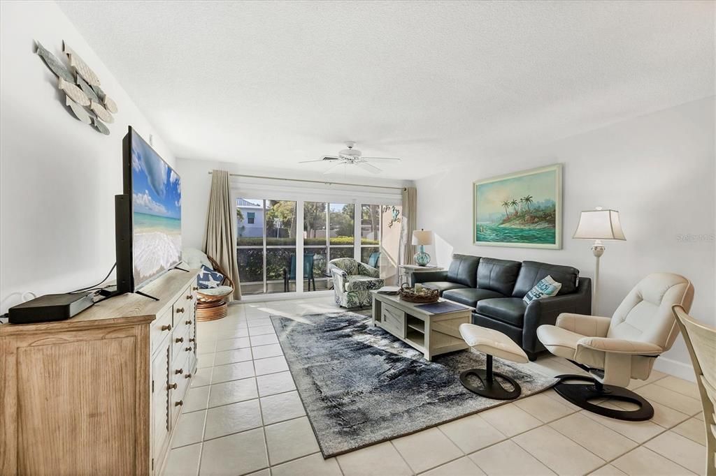 В аренду: $6,000 (2 спален, 2 ванн, 1034 Квадратных фут)