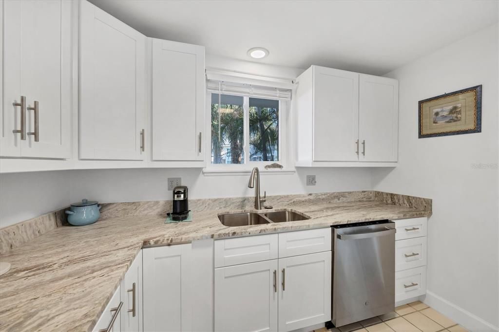 В аренду: $6,000 (2 спален, 2 ванн, 1034 Квадратных фут)