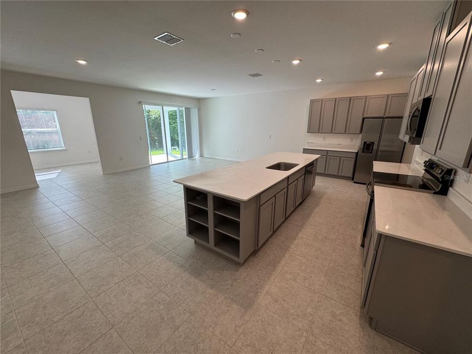 合同活跃: $379,900 (3 贝兹, 2 浴室, 1989 平方英尺)