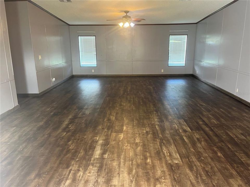 待售: $279,000 (3 贝兹, 2 浴室, 2356 平方英尺)