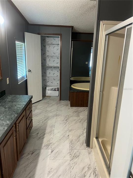 待售: $279,000 (3 贝兹, 2 浴室, 2356 平方英尺)