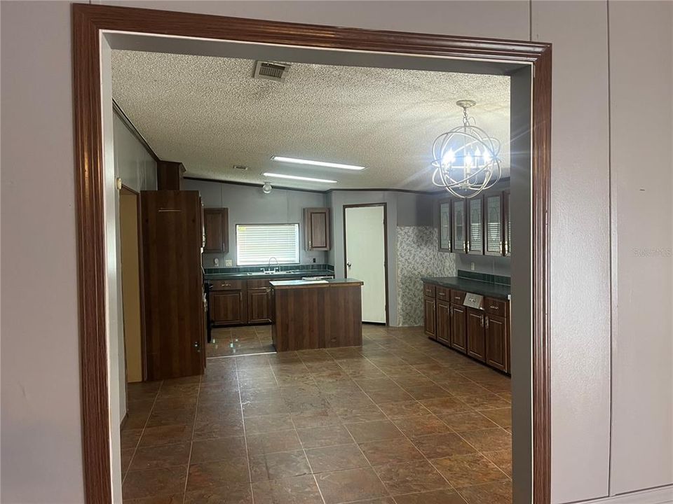 待售: $279,000 (3 贝兹, 2 浴室, 2356 平方英尺)