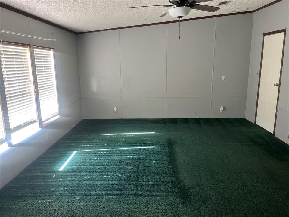 待售: $279,000 (3 贝兹, 2 浴室, 2356 平方英尺)