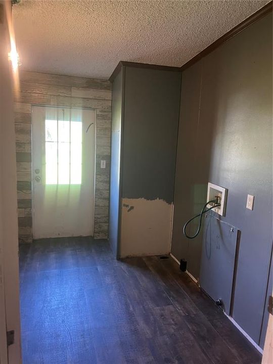 待售: $279,000 (3 贝兹, 2 浴室, 2356 平方英尺)