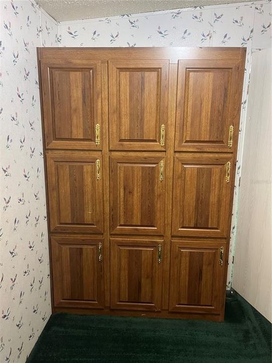 待售: $279,000 (3 贝兹, 2 浴室, 2356 平方英尺)