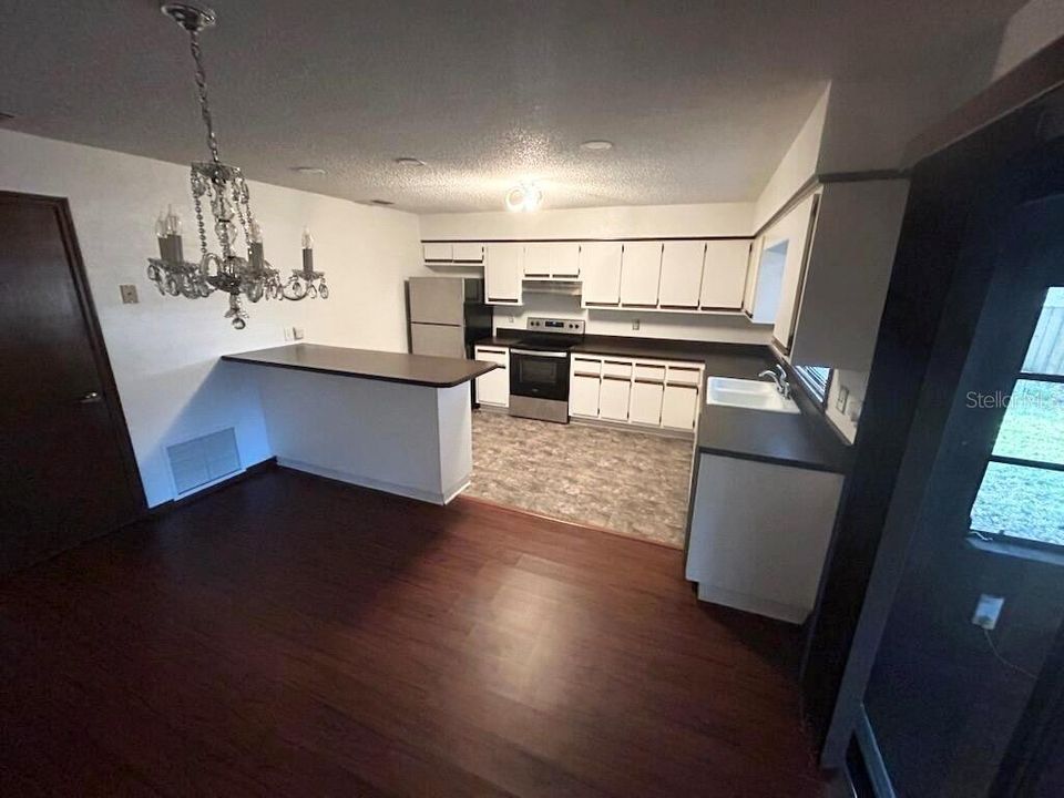 出租: $2,200 (3 贝兹, 2 浴室, 1596 平方英尺)