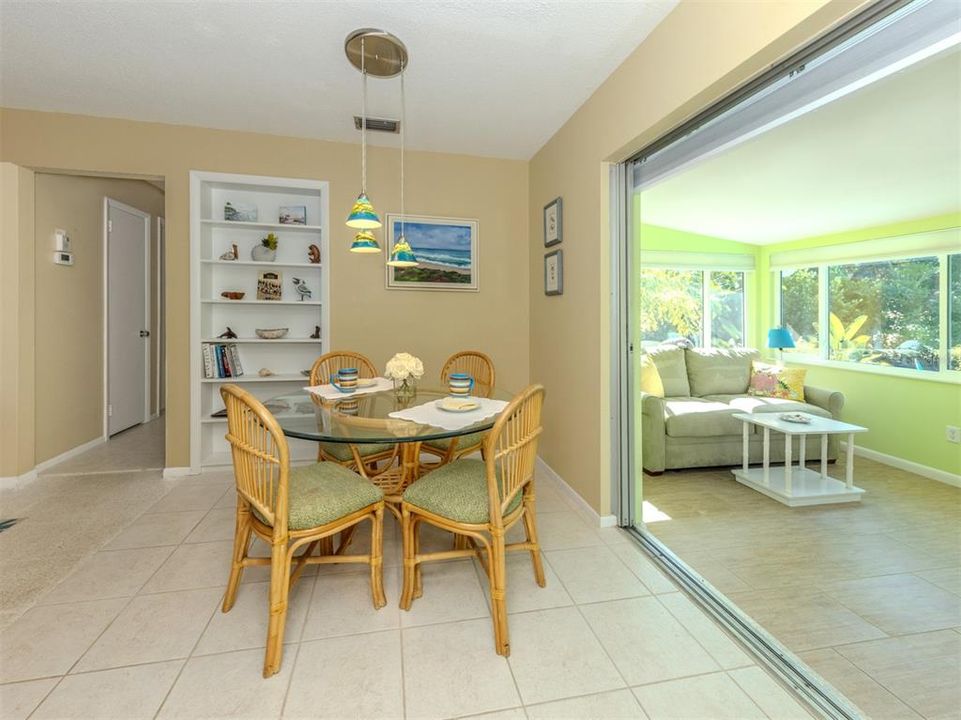 Activo con contrato: $574,500 (2 camas, 2 baños, 1128 Pies cuadrados)