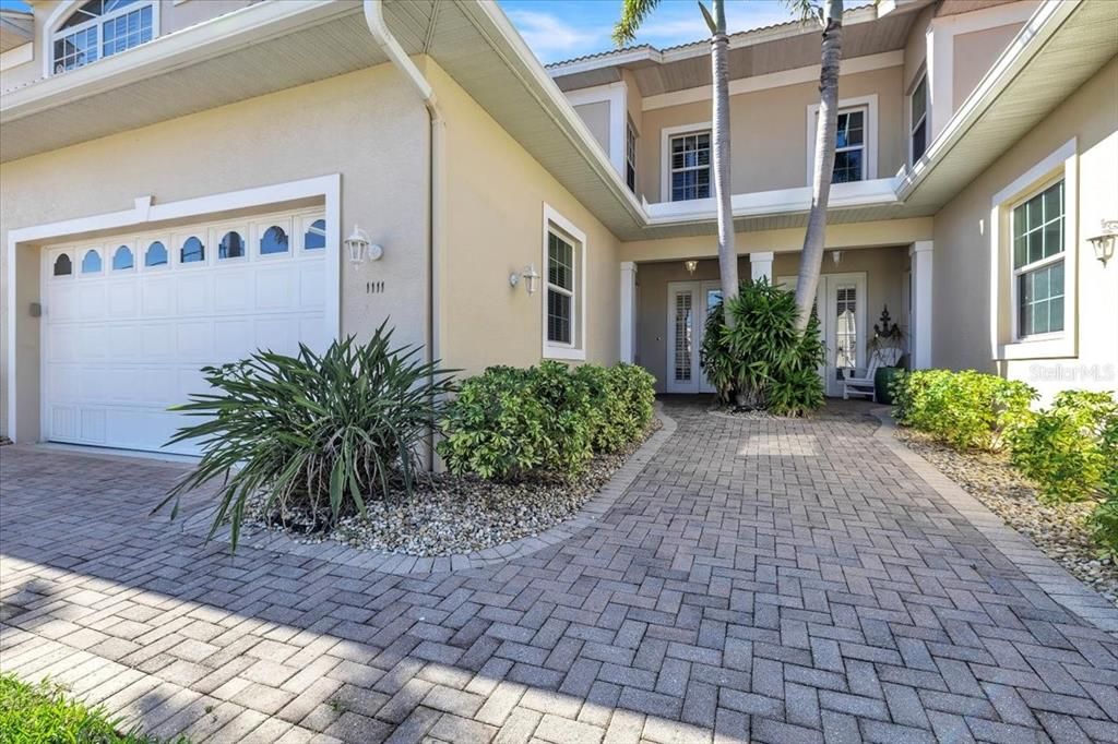 For Sale: $650,000 (3 beds, 2 baths, 2022 Square Feet)