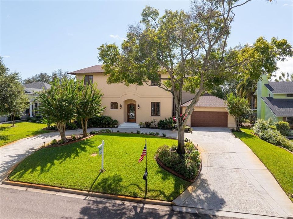 合同活跃: $1,320,000 (5 贝兹, 3 浴室, 3650 平方英尺)