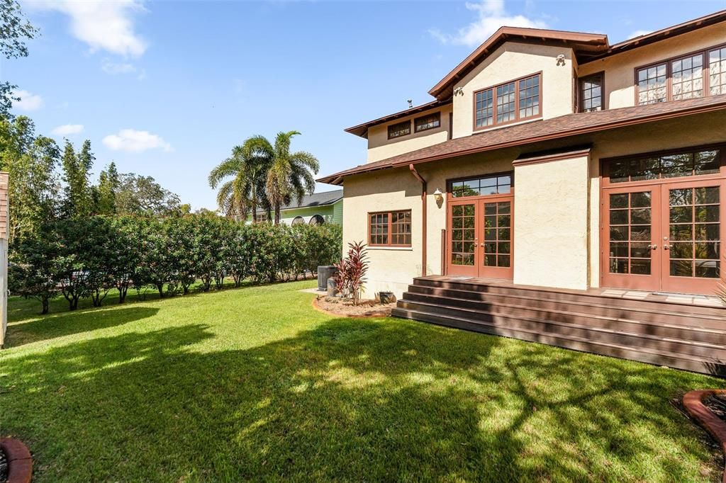 合同活跃: $1,320,000 (5 贝兹, 3 浴室, 3650 平方英尺)