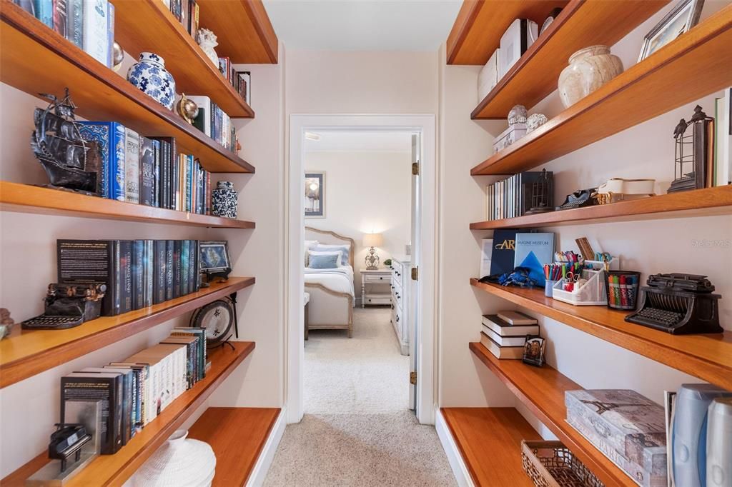 合同活跃: $1,320,000 (5 贝兹, 3 浴室, 3650 平方英尺)