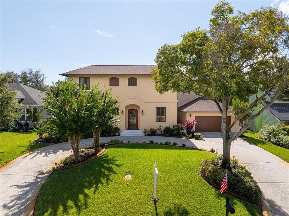 合同活跃: $1,320,000 (5 贝兹, 3 浴室, 3650 平方英尺)