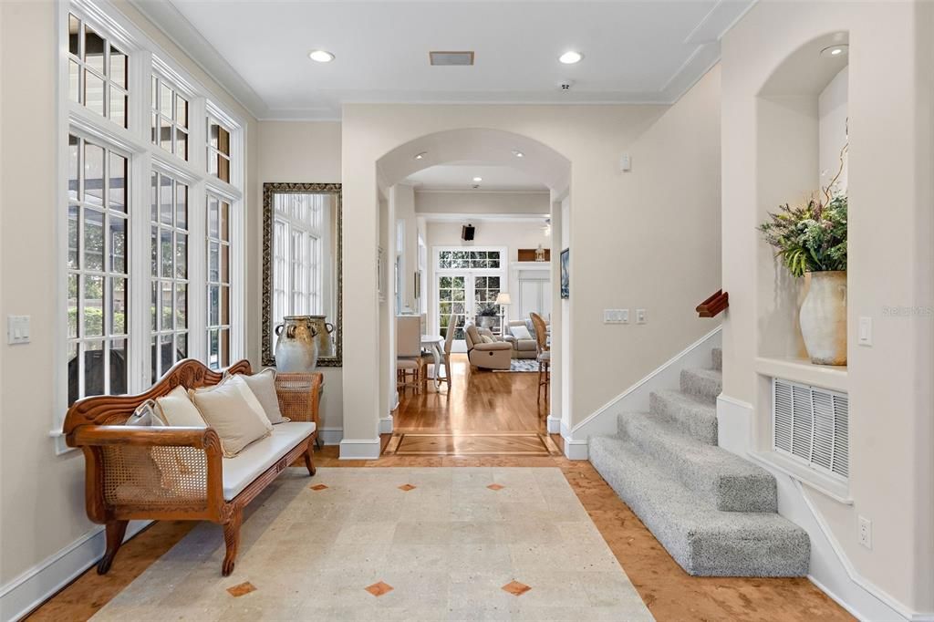 合同活跃: $1,320,000 (5 贝兹, 3 浴室, 3650 平方英尺)