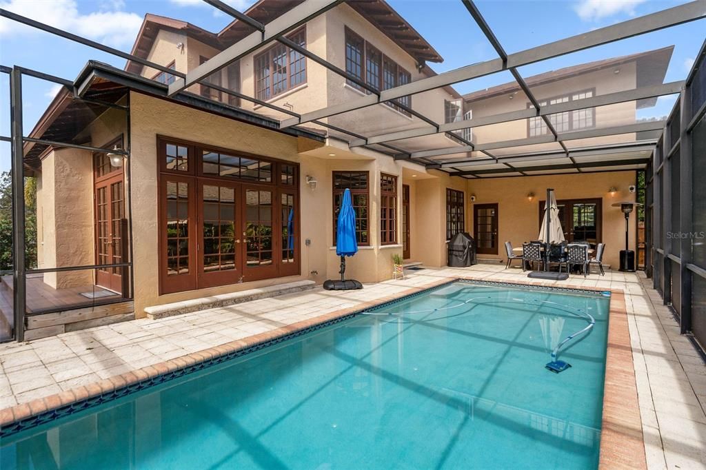 合同活跃: $1,320,000 (5 贝兹, 3 浴室, 3650 平方英尺)