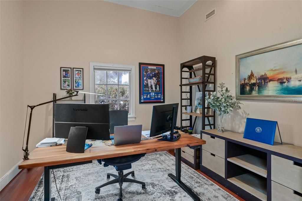 合同活跃: $1,320,000 (5 贝兹, 3 浴室, 3650 平方英尺)