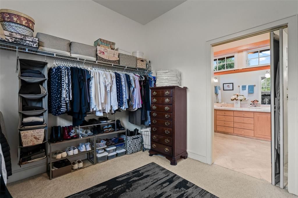 合同活跃: $1,320,000 (5 贝兹, 3 浴室, 3650 平方英尺)