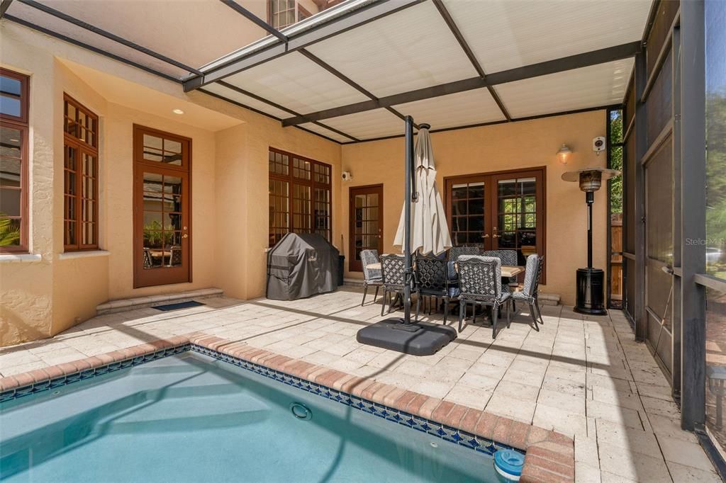 合同活跃: $1,320,000 (5 贝兹, 3 浴室, 3650 平方英尺)