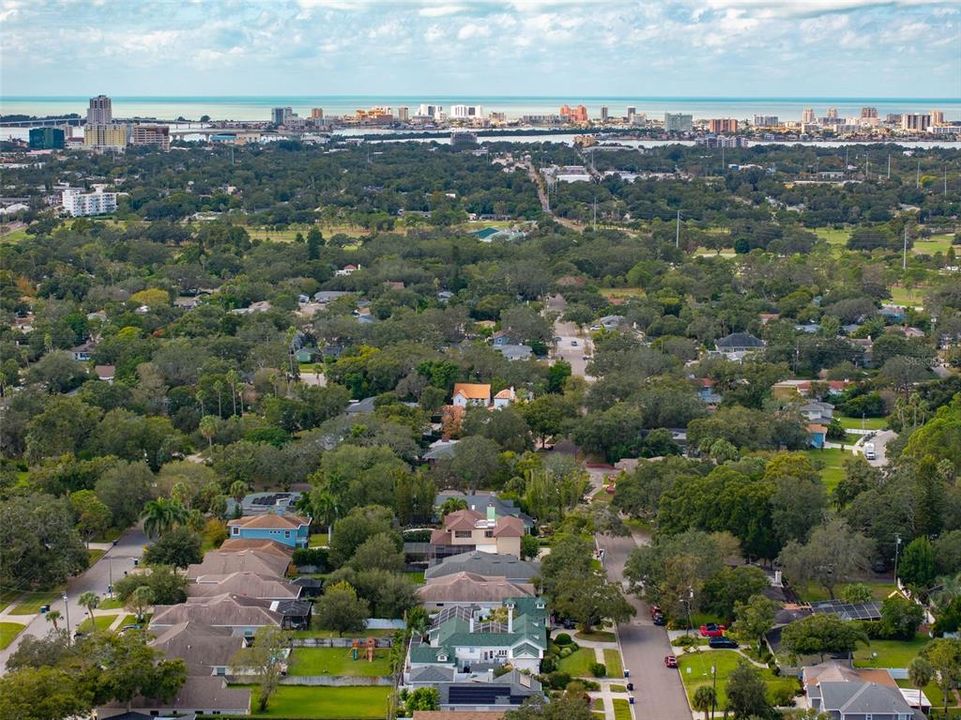 合同活跃: $1,320,000 (5 贝兹, 3 浴室, 3650 平方英尺)