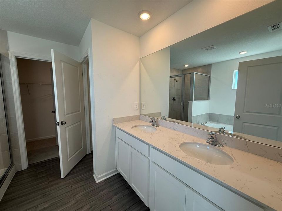 For Rent: $2,525 (4 beds, 2 baths, 2442 Square Feet)