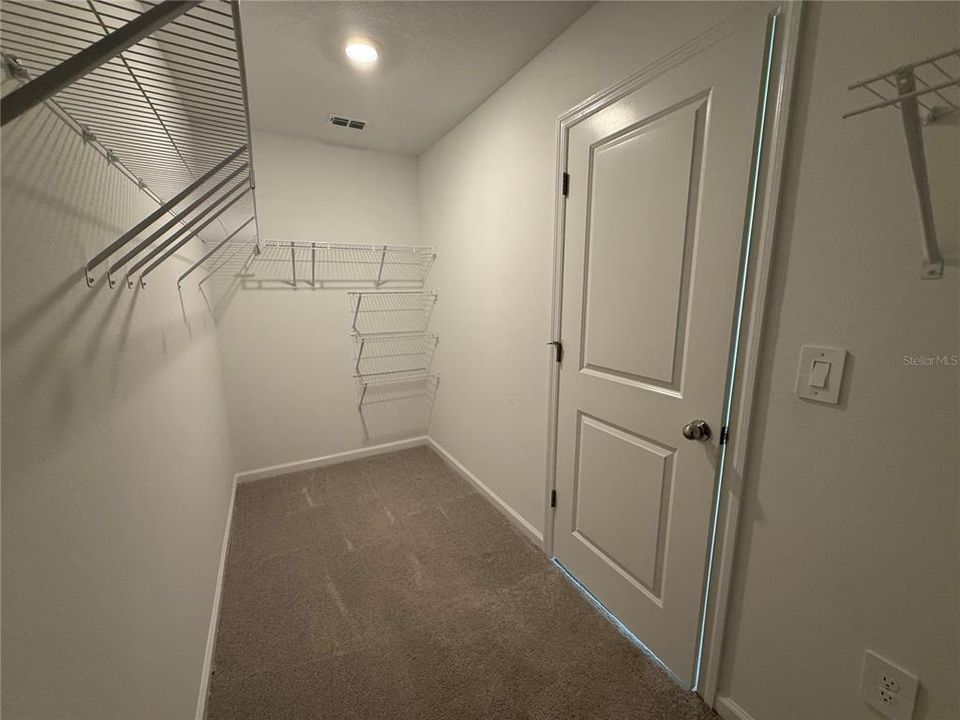 For Rent: $2,525 (4 beds, 2 baths, 2442 Square Feet)