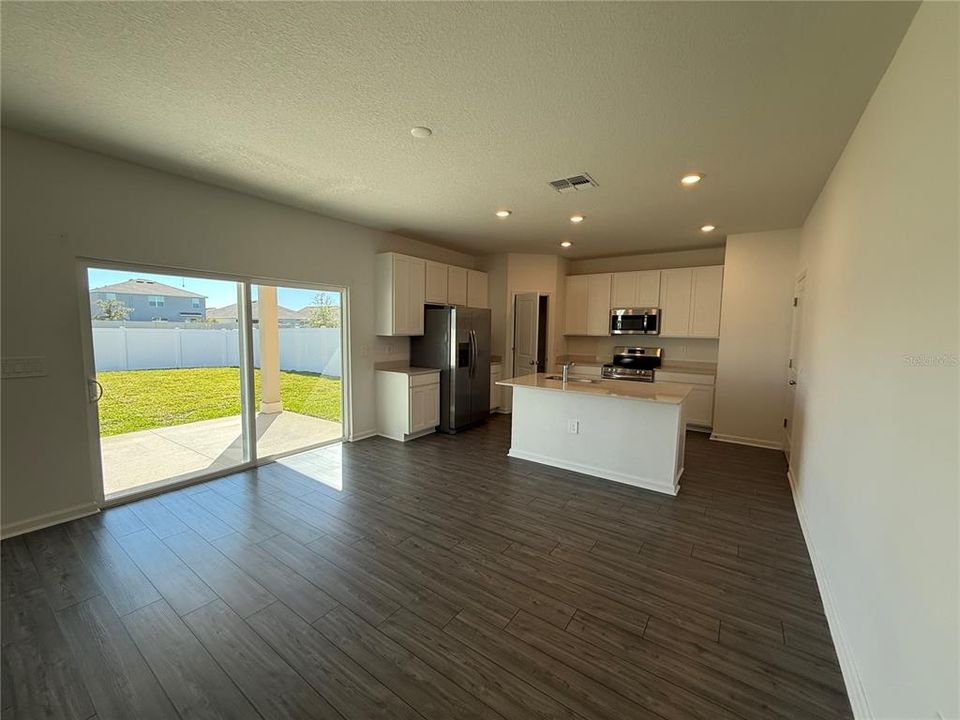 For Rent: $2,525 (4 beds, 2 baths, 2442 Square Feet)