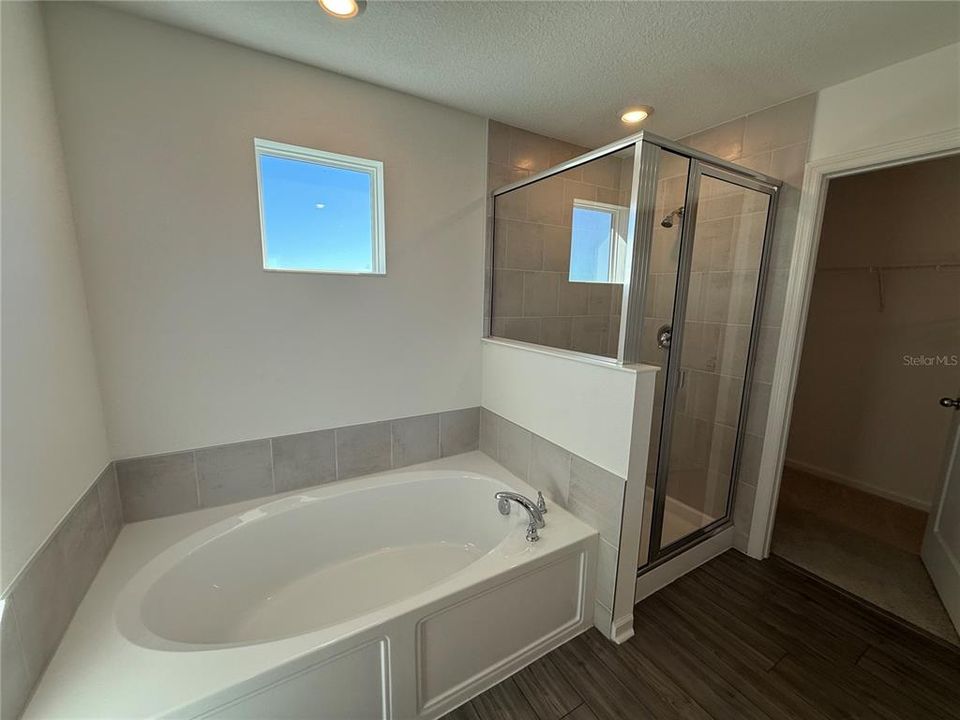 For Rent: $2,525 (4 beds, 2 baths, 2442 Square Feet)