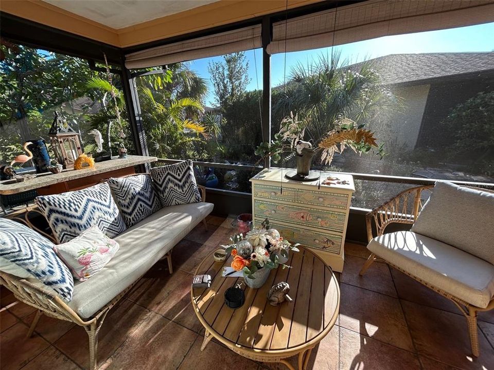 For Sale: $187,500 (2 beds, 2 baths, 1044 Square Feet)