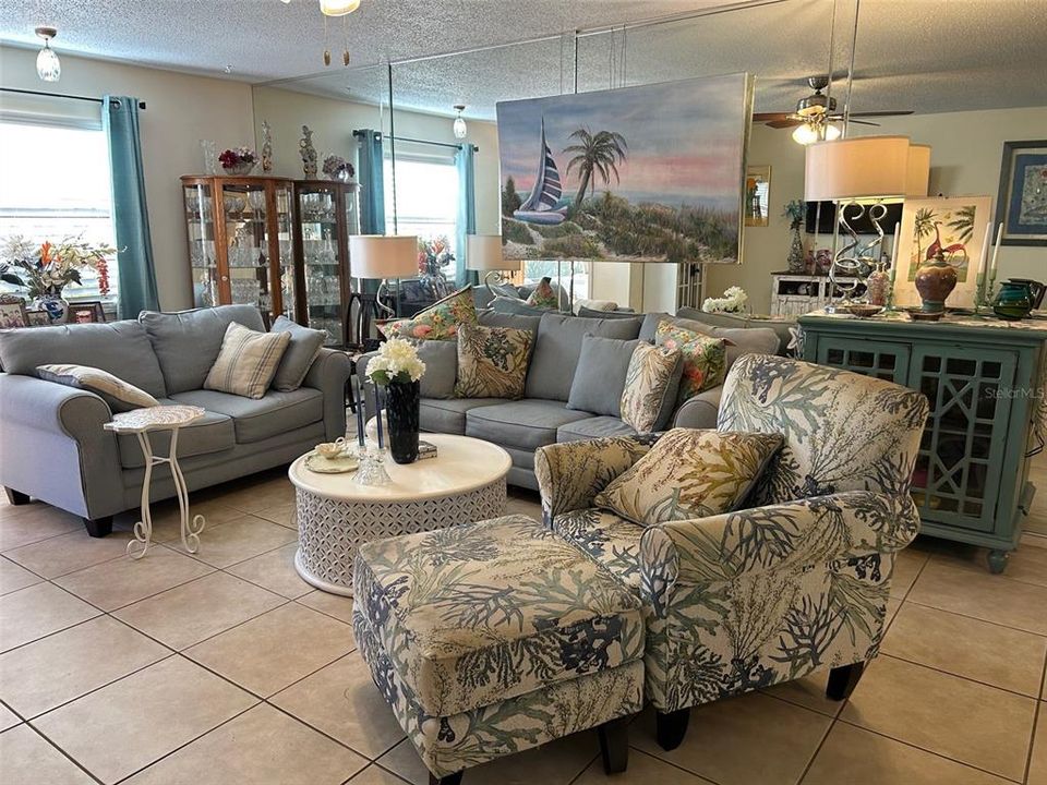 For Sale: $187,500 (2 beds, 2 baths, 1044 Square Feet)