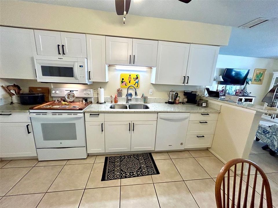 For Sale: $187,500 (2 beds, 2 baths, 1044 Square Feet)