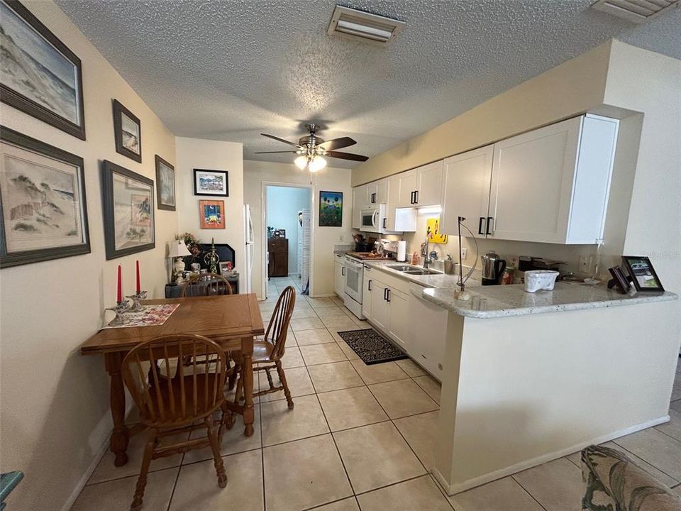 For Sale: $187,500 (2 beds, 2 baths, 1044 Square Feet)