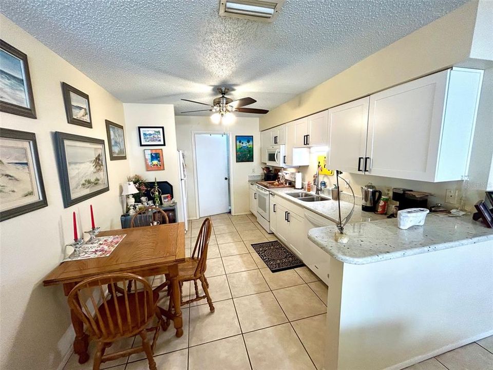 For Sale: $187,500 (2 beds, 2 baths, 1044 Square Feet)
