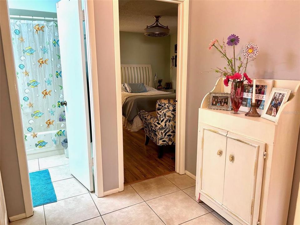 For Sale: $187,500 (2 beds, 2 baths, 1044 Square Feet)